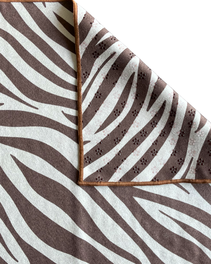 The FlowMo Grip Towel (Zebra)