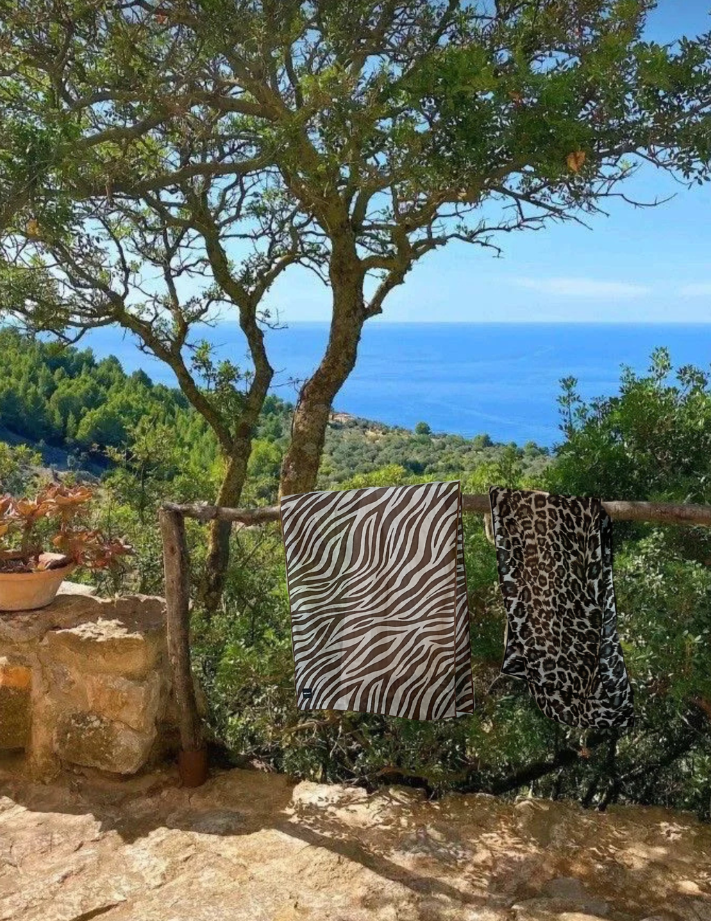 The FlowMo Grip Towel (Zebra)