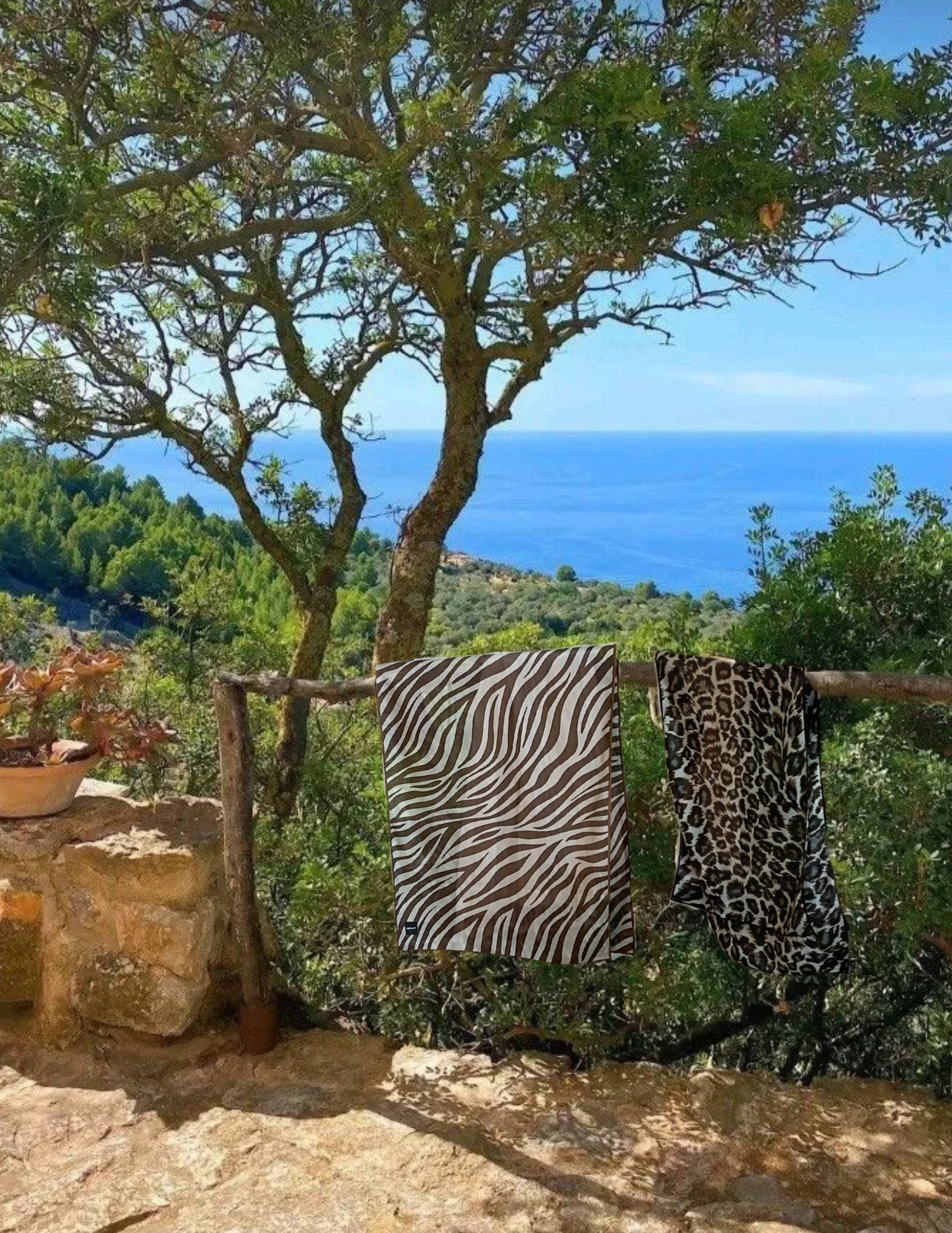 The FlowMo Grip Towel (Zebra)